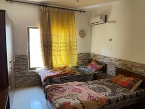 Studio next to Queen Rania St, well served area